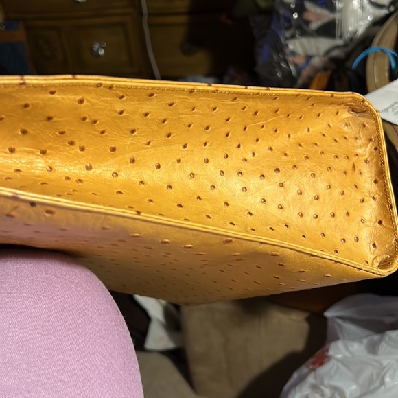 North/South shoulder bag Tan ostrich  Dooney & Bourne Embossed brown tan flap. - Picture 16 of 16